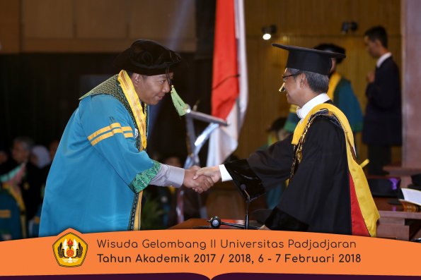 wisuda unpad gel II TA 2017-2018 fakultas kedokteran  oleh Rektor 031