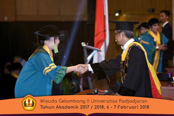 wisuda unpad gel II TA 2017-2018 fakultas kedokteran  oleh Rektor 042