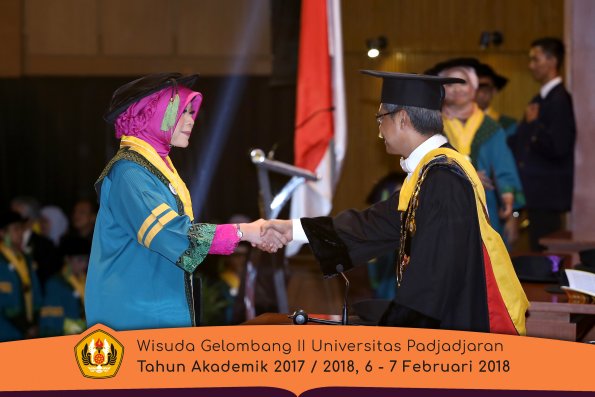 wisuda unpad gel II TA 2017-2018 fakultas kedokteran  oleh Rektor 053