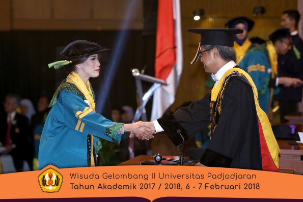 wisuda unpad gel II TA 2017-2018 fakultas kedokteran  oleh Rektor 055
