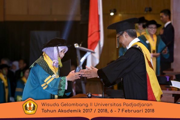 wisuda unpad gel II TA 2017-2018 fakultas kedokteran  oleh Rektor 059