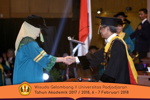 wisuda unpad gel II TA 2017-2018 fakultas kedokteran  oleh Rektor 061