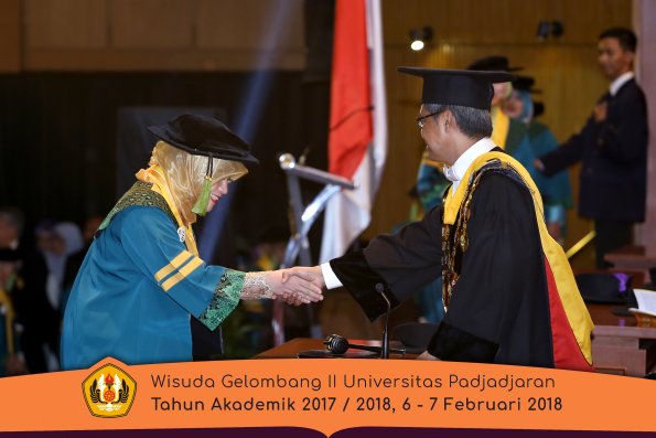 wisuda unpad gel II TA 2017-2018 fakultas kedokteran  oleh Rektor 070