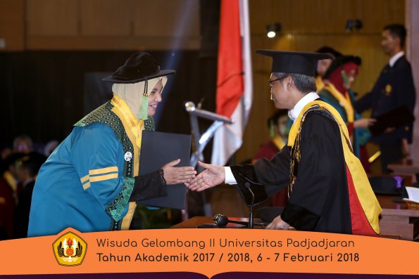 wisuda unpad gel II TA 2017-2018 fakultas kedokteran  oleh Rektor 083