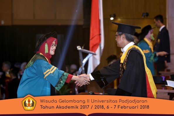 wisuda unpad gel II TA 2017-2018 fakultas kedokteran  oleh Rektor 084