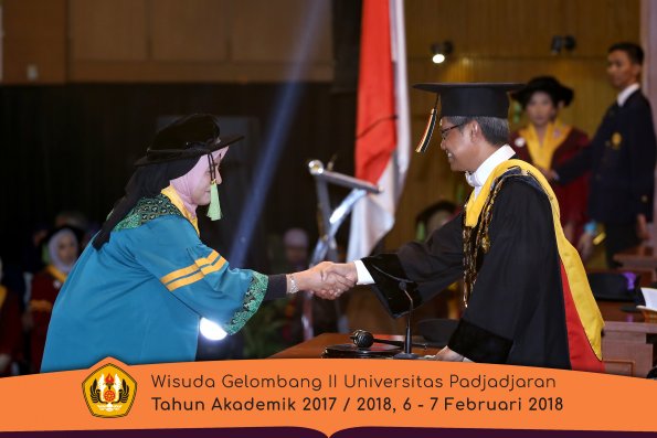 wisuda unpad gel II TA 2017-2018 fakultas kedokteran  oleh Rektor 085