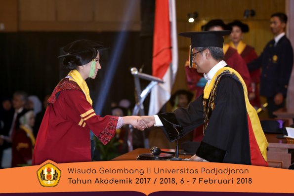 wisuda unpad gel II TA 2017-2018 fakultas kedokteran  oleh Rektor 086