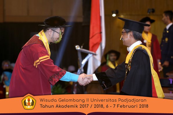 wisuda unpad gel II TA 2017-2018 fakultas kedokteran  oleh Rektor 087