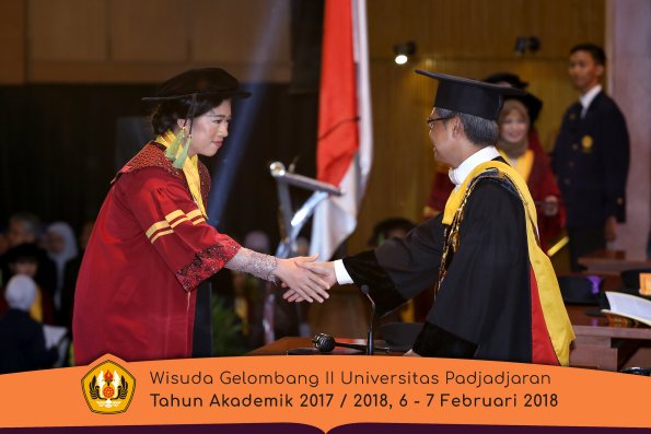 wisuda unpad gel II TA 2017-2018 fakultas kedokteran  oleh Rektor 088
