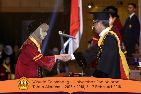 wisuda unpad gel II TA 2017-2018 fakultas kedokteran  oleh Rektor 089