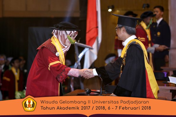 wisuda unpad gel II TA 2017-2018 fakultas kedokteran  oleh Rektor 090