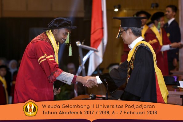 wisuda unpad gel II TA 2017-2018 fakultas kedokteran  oleh Rektor 091