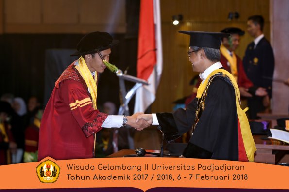 wisuda unpad gel II TA 2017-2018 fakultas kedokteran  oleh Rektor 092