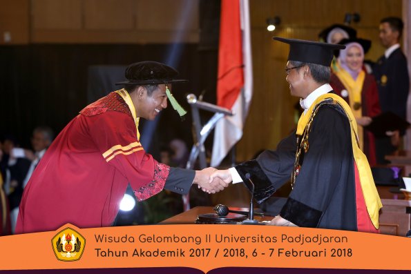 wisuda unpad gel II TA 2017-2018 fakultas kedokteran  oleh Rektor 093