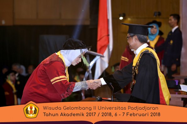 wisuda unpad gel II TA 2017-2018 fakultas kedokteran  oleh Rektor 095