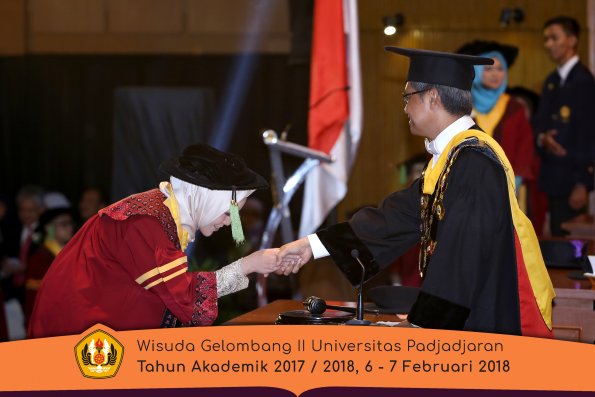 wisuda unpad gel II TA 2017-2018 fakultas kedokteran  oleh Rektor 096