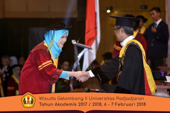 wisuda unpad gel II TA 2017-2018 fakultas kedokteran  oleh Rektor 097