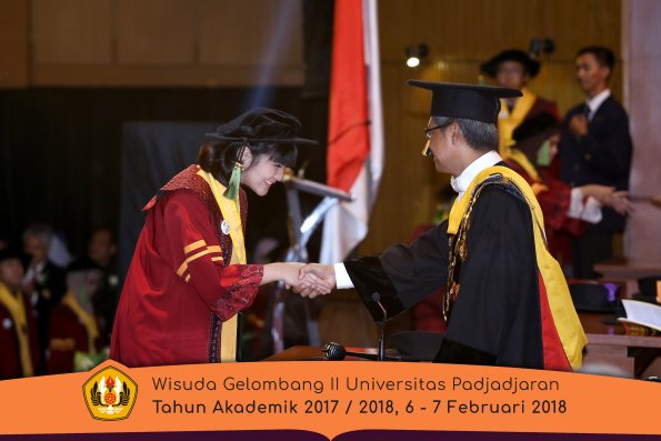 wisuda unpad gel II TA 2017-2018 fakultas kedokteran  oleh Rektor 098