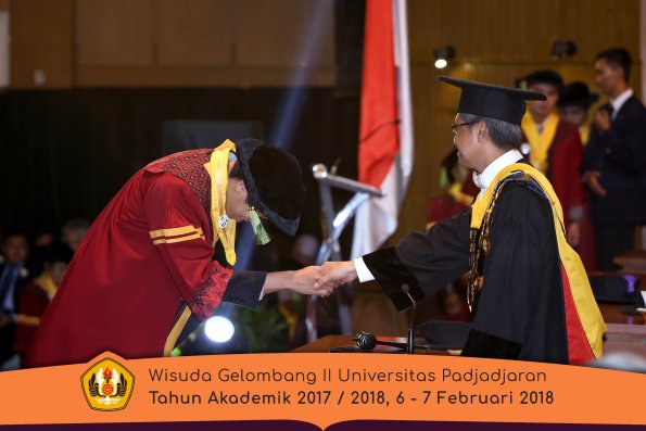 wisuda unpad gel II TA 2017-2018 fakultas kedokteran  oleh Rektor 100