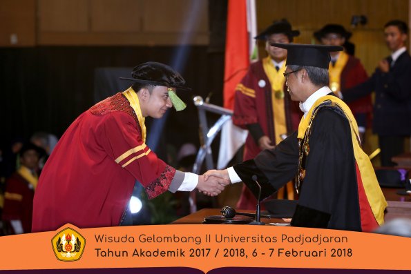 wisuda unpad gel II TA 2017-2018 fakultas kedokteran  oleh Rektor 101