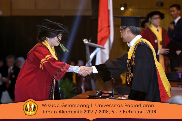 wisuda unpad gel II TA 2017-2018 fakultas kedokteran  oleh Rektor 105