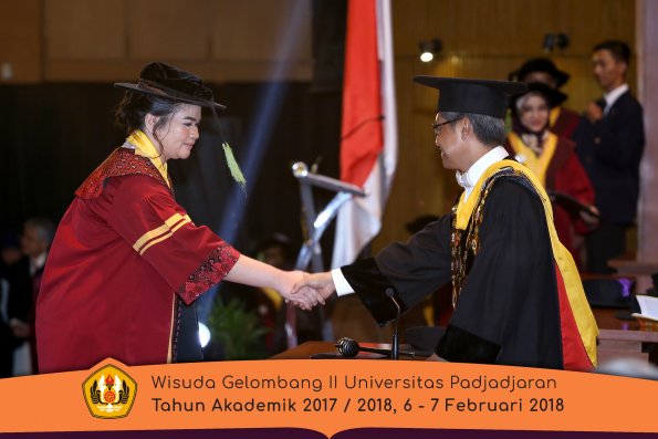 wisuda unpad gel II TA 2017-2018 fakultas kedokteran  oleh Rektor 109