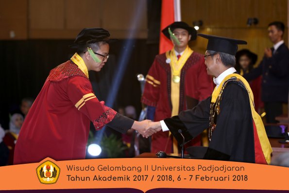 wisuda unpad gel II TA 2017-2018 fakultas kedokteran  oleh Rektor 113