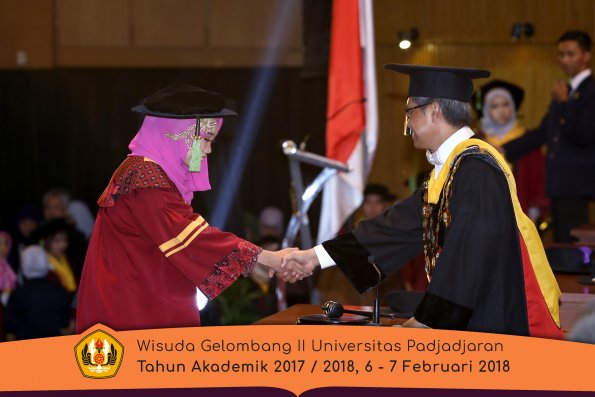 wisuda unpad gel II TA 2017-2018 fakultas kedokteran  oleh Rektor 119