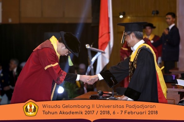 wisuda unpad gel II TA 2017-2018 fakultas kedokteran  oleh Rektor 121