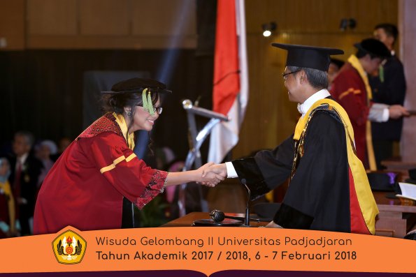 wisuda unpad gel II TA 2017-2018 fakultas kedokteran  oleh Rektor 122