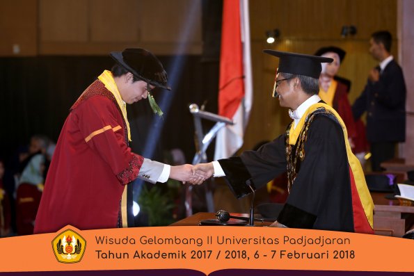 wisuda unpad gel II TA 2017-2018 fakultas kedokteran  oleh Rektor 123