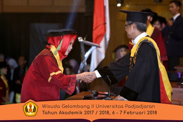 wisuda unpad gel II TA 2017-2018 fakultas kedokteran  oleh Rektor 126