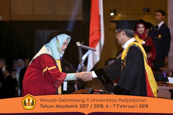 wisuda unpad gel II TA 2017-2018 fakultas kedokteran  oleh Rektor 133