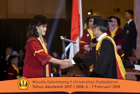 wisuda unpad gel II TA 2017-2018 fakultas kedokteran  oleh Rektor 137
