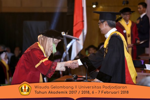 wisuda unpad gel II TA 2017-2018 fakultas kedokteran  oleh Rektor 147
