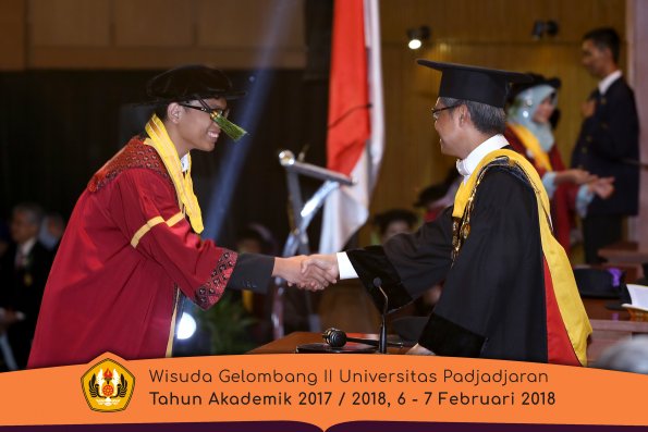 wisuda unpad gel II TA 2017-2018 fakultas kedokteran  oleh Rektor 148