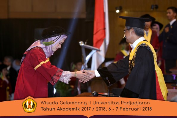 wisuda unpad gel II TA 2017-2018 fakultas kedokteran  oleh Rektor 151