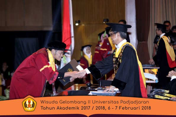 wisuda unpad gel II TA 2017-2018 fakultas kedokteran  oleh Rektor 152