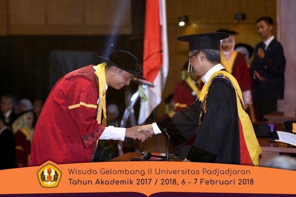 wisuda unpad gel II TA 2017-2018 fakultas kedokteran  oleh Rektor 155