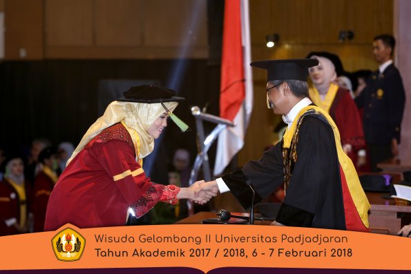 wisuda unpad gel II TA 2017-2018 fakultas kedokteran  oleh Rektor 164