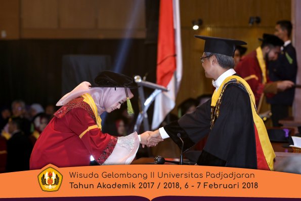 wisuda unpad gel II TA 2017-2018 fakultas kedokteran  oleh Rektor 177