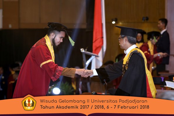 wisuda unpad gel II TA 2017-2018 fakultas kedokteran  oleh Rektor 178