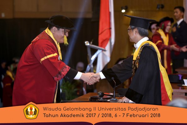 wisuda unpad gel II TA 2017-2018 fakultas kedokteran  oleh Rektor 183