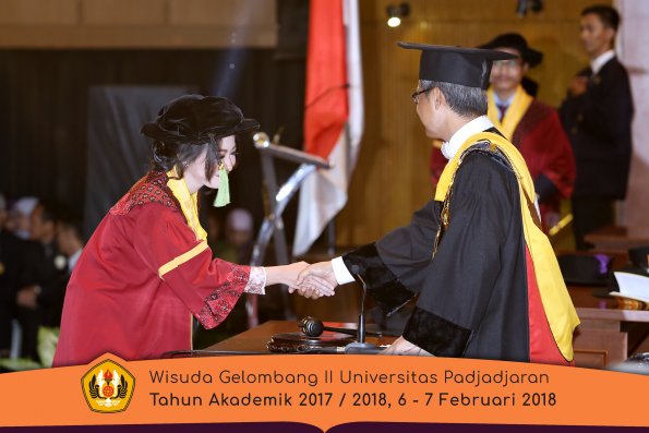 wisuda unpad gel II TA 2017-2018 fakultas kedokteran  oleh Rektor 213