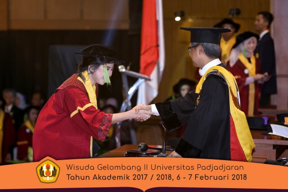 wisuda unpad gel II TA 2017-2018 fakultas kedokteran  oleh Rektor 244