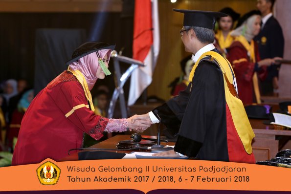 wisuda unpad gel II TA 2017-2018 fakultas kedokteran  oleh Rektor 252