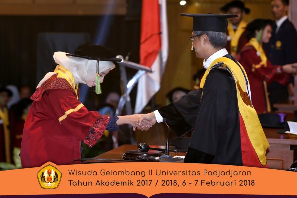 wisuda unpad gel II TA 2017-2018 fakultas kedokteran  oleh Rektor 253