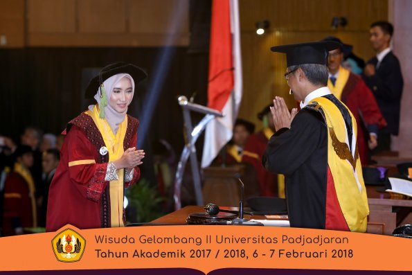 wisuda unpad gel II TA 2017-2018 fakultas kedokteran  oleh Rektor 259