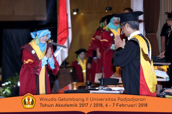 wisuda unpad gel II TA 2017-2018 fakultas kedokteran  oleh Rektor 261