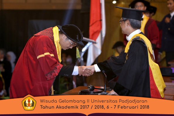 wisuda unpad gel II TA 2017-2018 fakultas kedokteran  oleh Rektor 264
